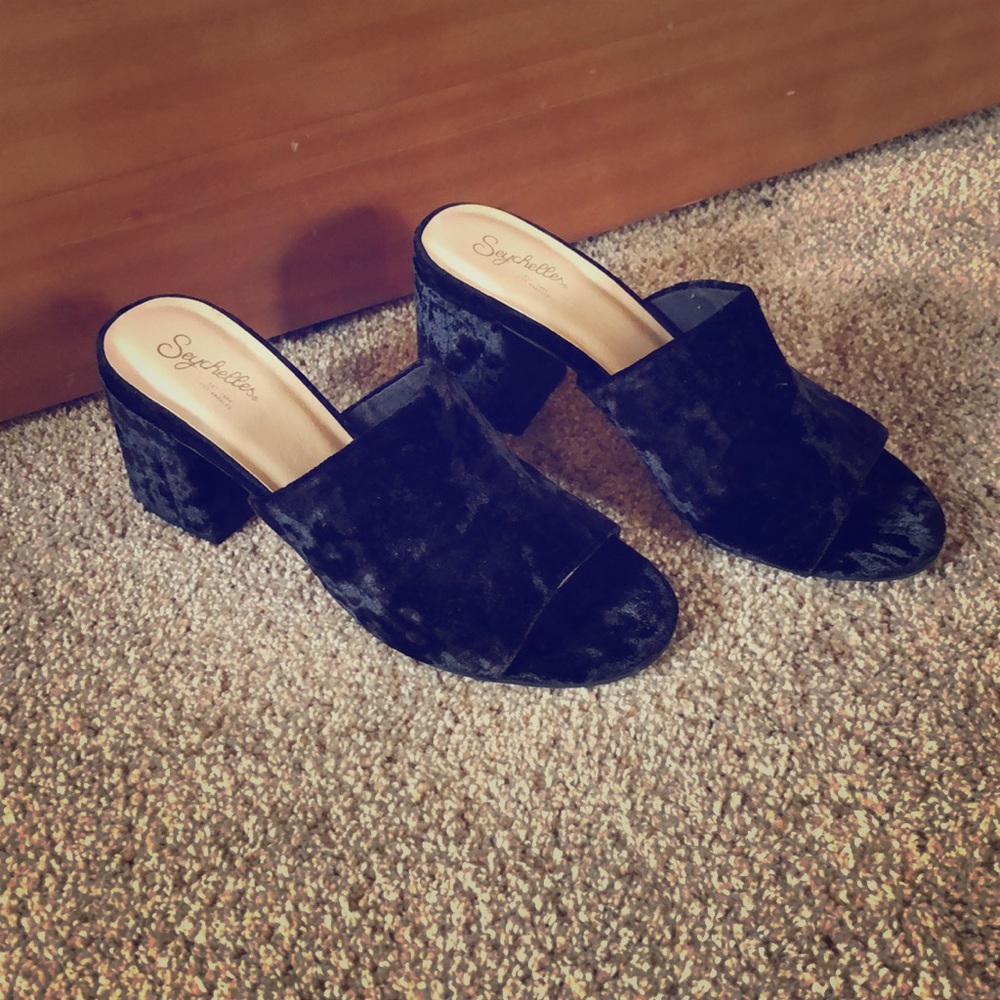 Block heel sandals